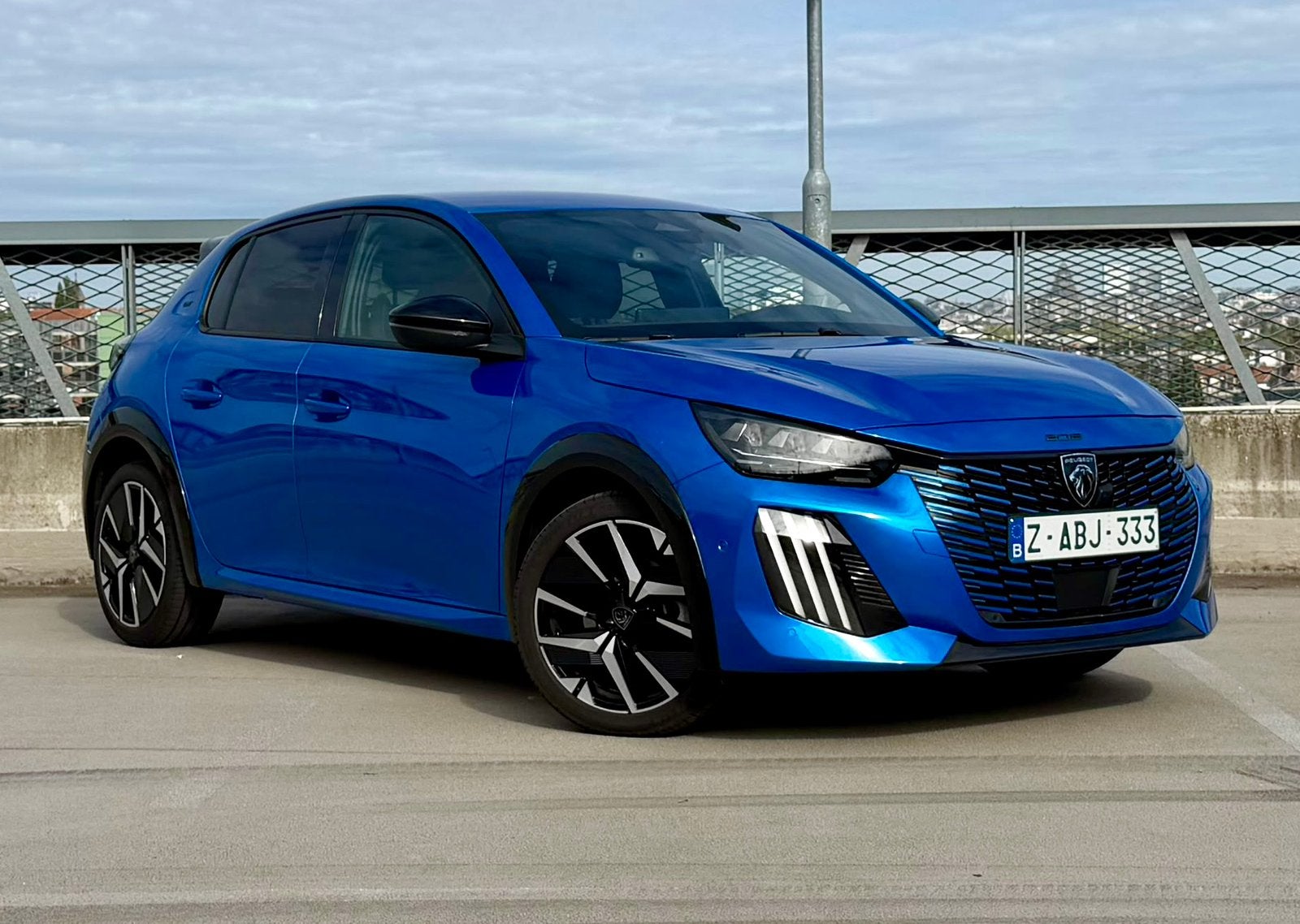 Peugeot 208 1.2 Hybrid GT – 136 ch – Automatique – 2025, Autos, Cuir et Alcantara, Achat, Euro 6, 5 portes