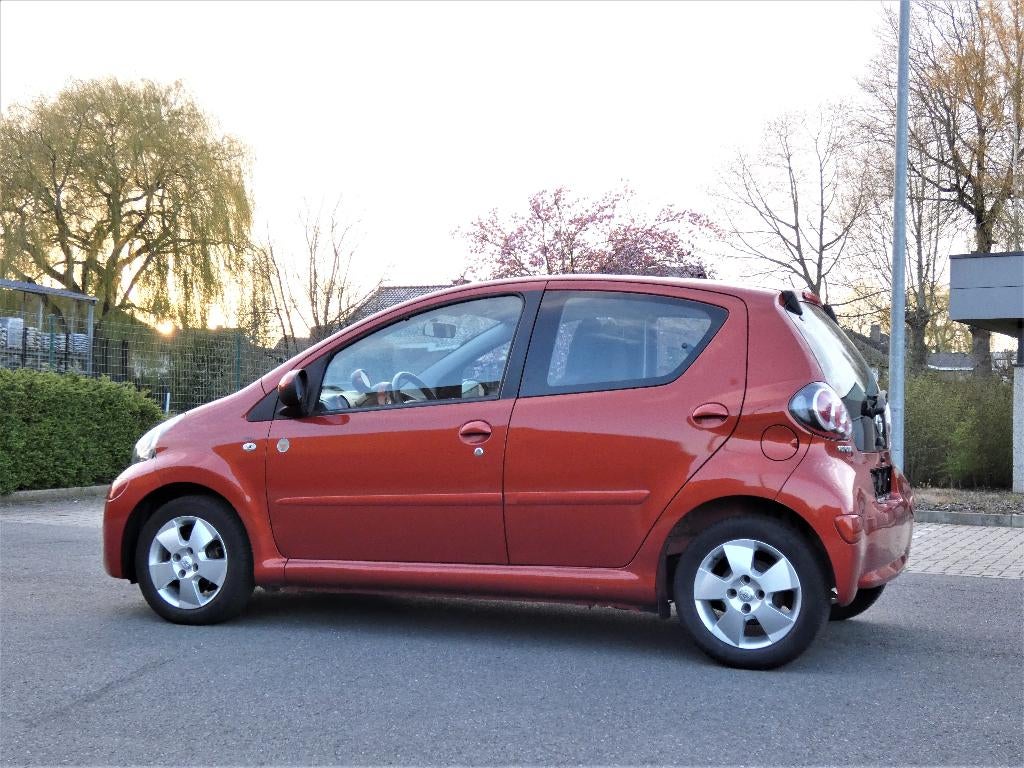 Climatiseur Toyota Aygo 1.0 VTT-i Orange Spice !, Autos, Toyota, Euro 5, Achat, Entreprise, Boîte manuelle
