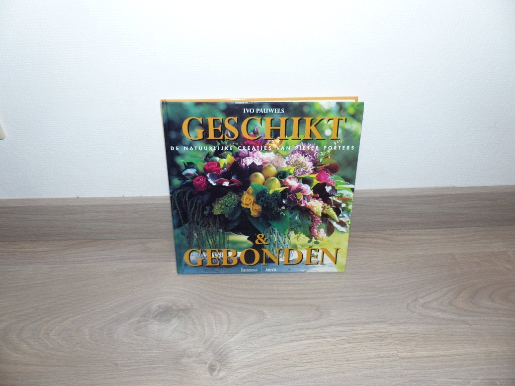 Boek over bloemschikken: geschikt en gebonden, Ophalen of Verzenden, Zo goed als nieuw