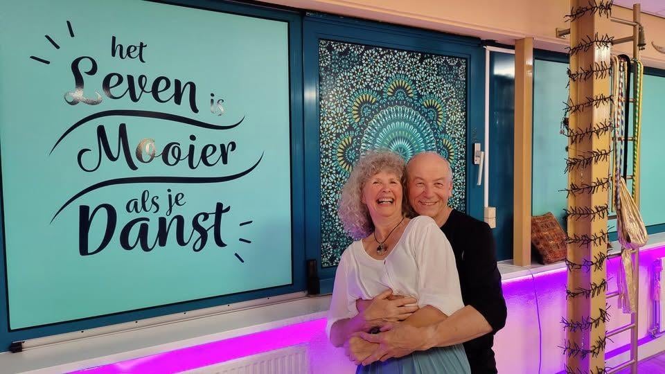 MASSAGE DANS (EINDHOVEN NED), Contacten en Berichten