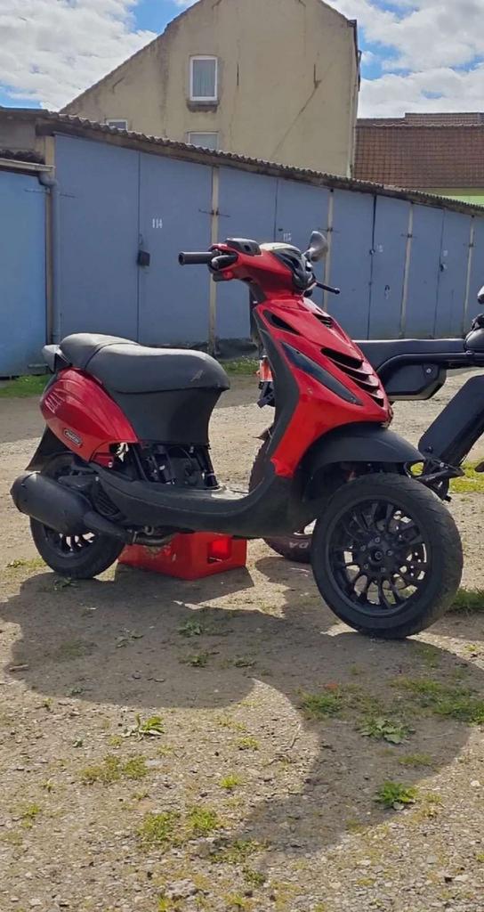 172cc a klasse met papieren, Ophalen, Zo goed als nieuw