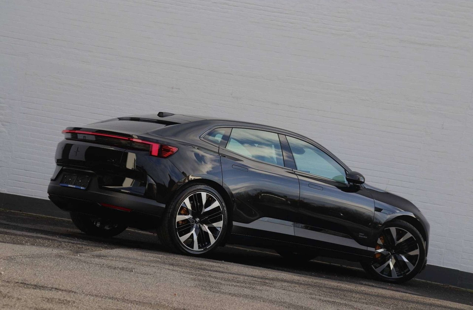 Polestar 4 Performance - Nappa/Elektrochroom/Towbar/SOH = 99, Auto's, Dealer onderhouden, Inductieladen voor smartphones, Euro 6