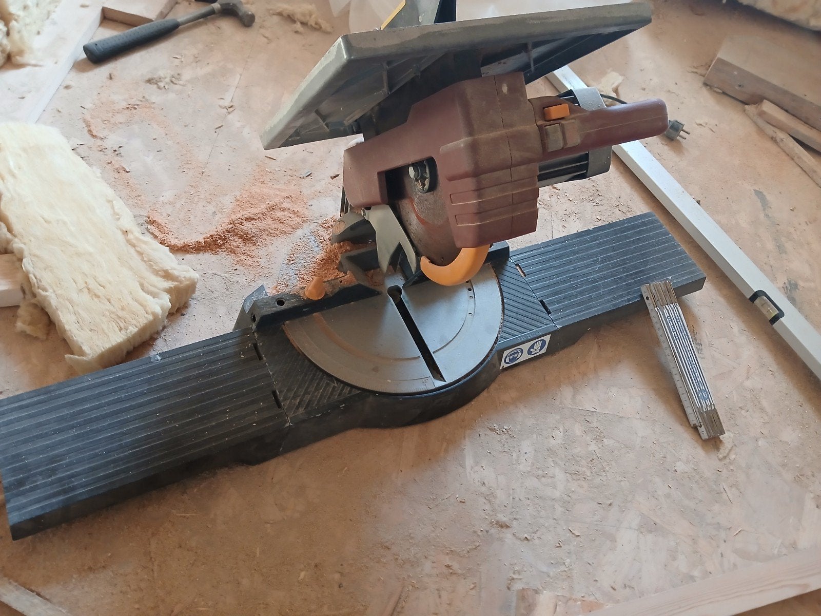 afkortzaag  met zaagtafel  zaagblad ongev 25cm, Ophalen, Afkortzaag