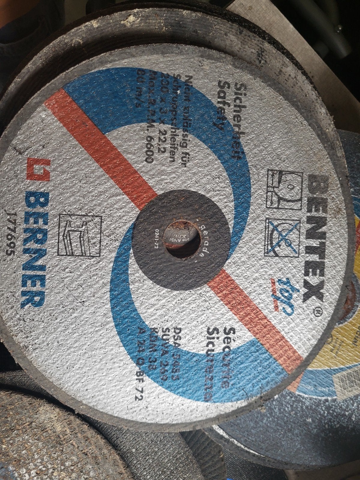 disques à tronçonner, disques à ébarber et disques à lamelle