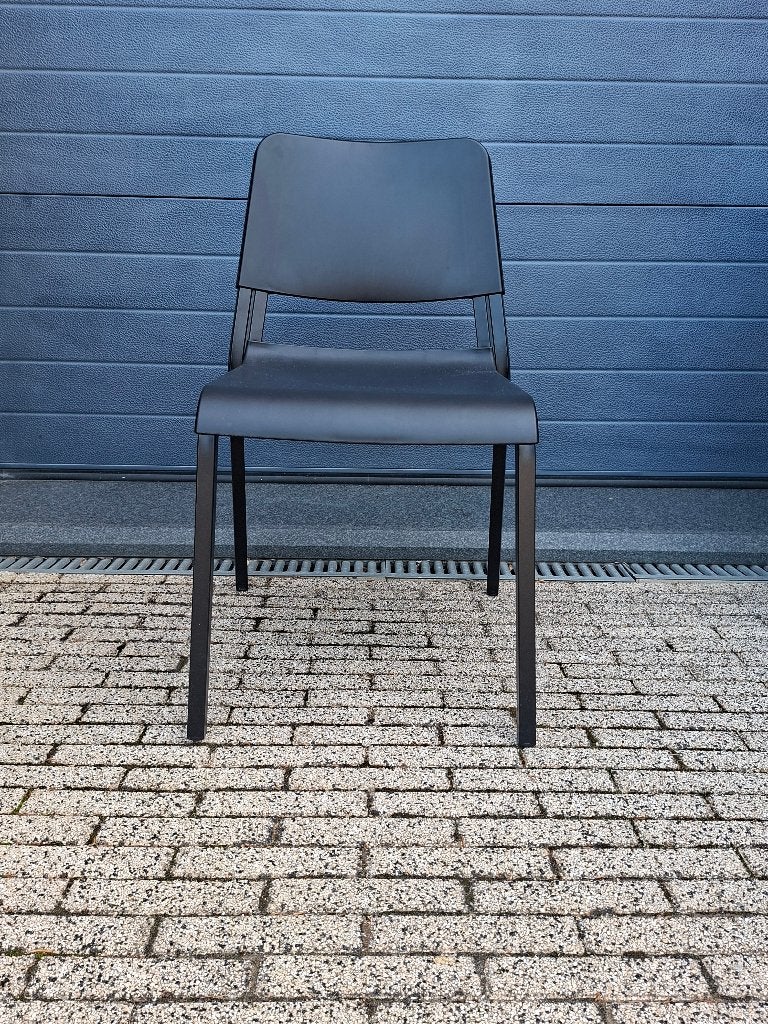 IKEA TEODORES twee stapelbare stoelen - ideaal voor op kot, Ophalen, Kunststof, Twee, Zwart
