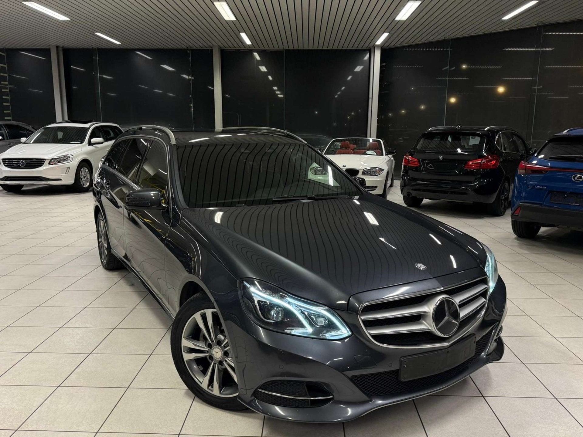 Mercedes-Benz E 200 BlueTec 2.2D 100kW Euro 6b Année 01/201, Auto's, Mercedes-Benz, Dealer onderhouden, Gebruikt, Euro 6, Stuurwielverwarming