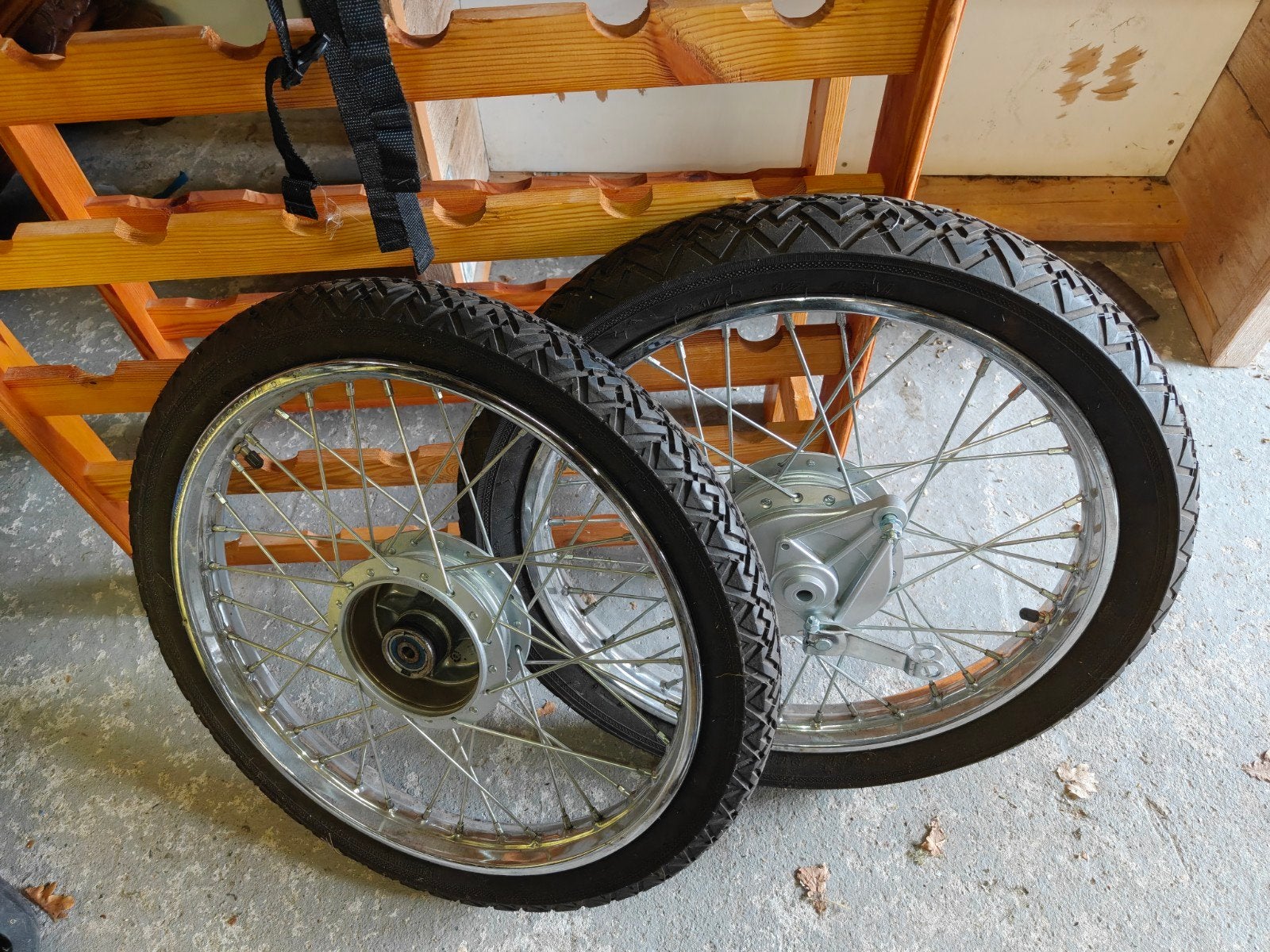 voor en achterwiel Honda CD50, Enlèvement ou Envoi, Neuf