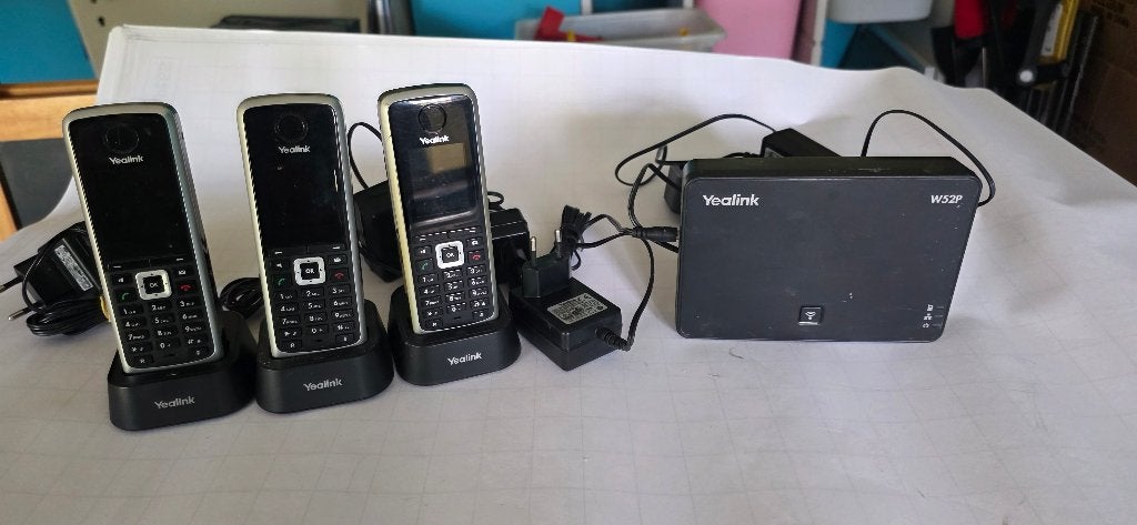 Yealink W52P draadloze IP-telefoon (basis + 3 handsets), Telecommunicatie, Ophalen, Gebruikt, Telefoon