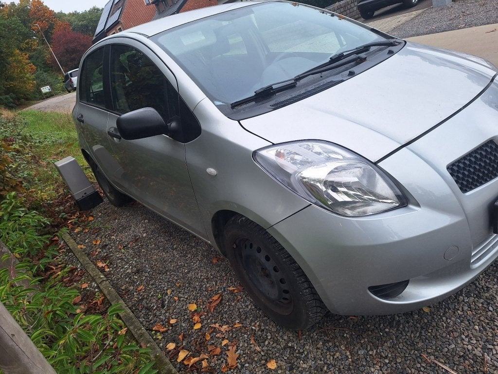 Toyota Yaris, Autos, Argent ou Gris, Achat, Boîte manuelle, Noir