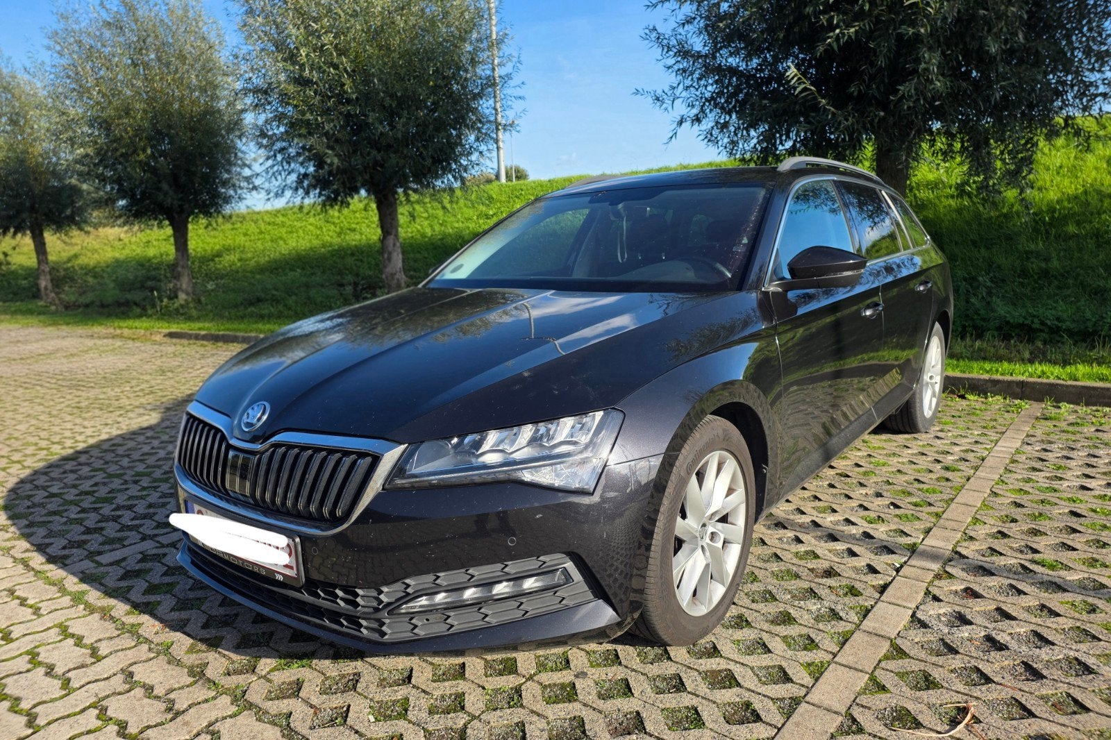 Škoda Superb Combi 1.6 TDI DSG Ambition – Automaat, Auto's, Automaat, Stof, Adaptive Cruise Control, 4 cilinders