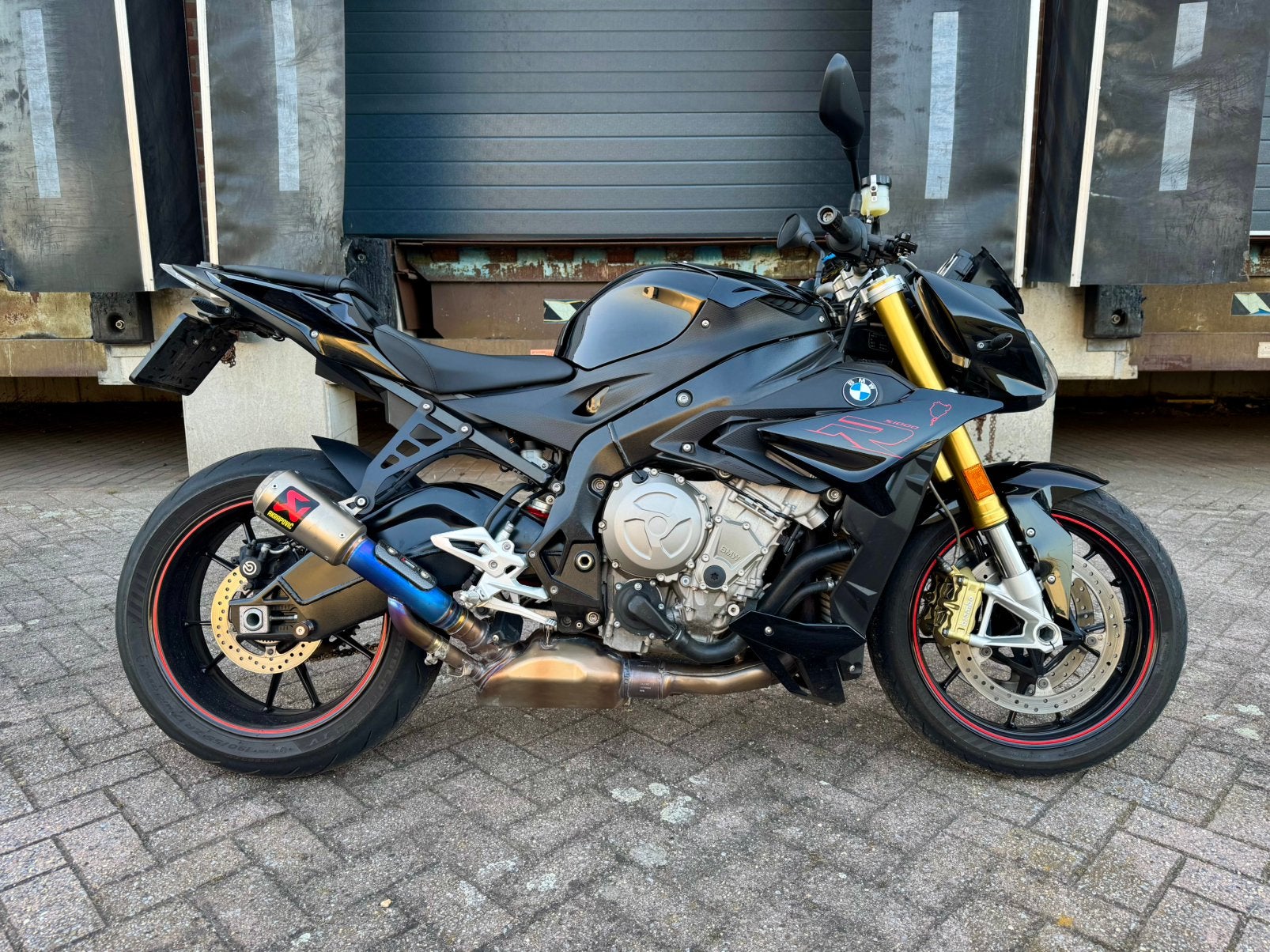 BMW S1000R 2019 AKRAPOVIC, Motoren, Motoren | BMW, Occasion, 4 cilinders, Motorrijbewijs A, Handvatverwarming