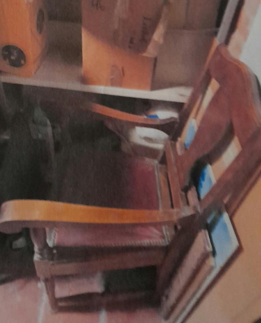 2 fauteuils en noyers avec assises cuir Bordeaux. bon état, Maison & Meubles, Enlèvement