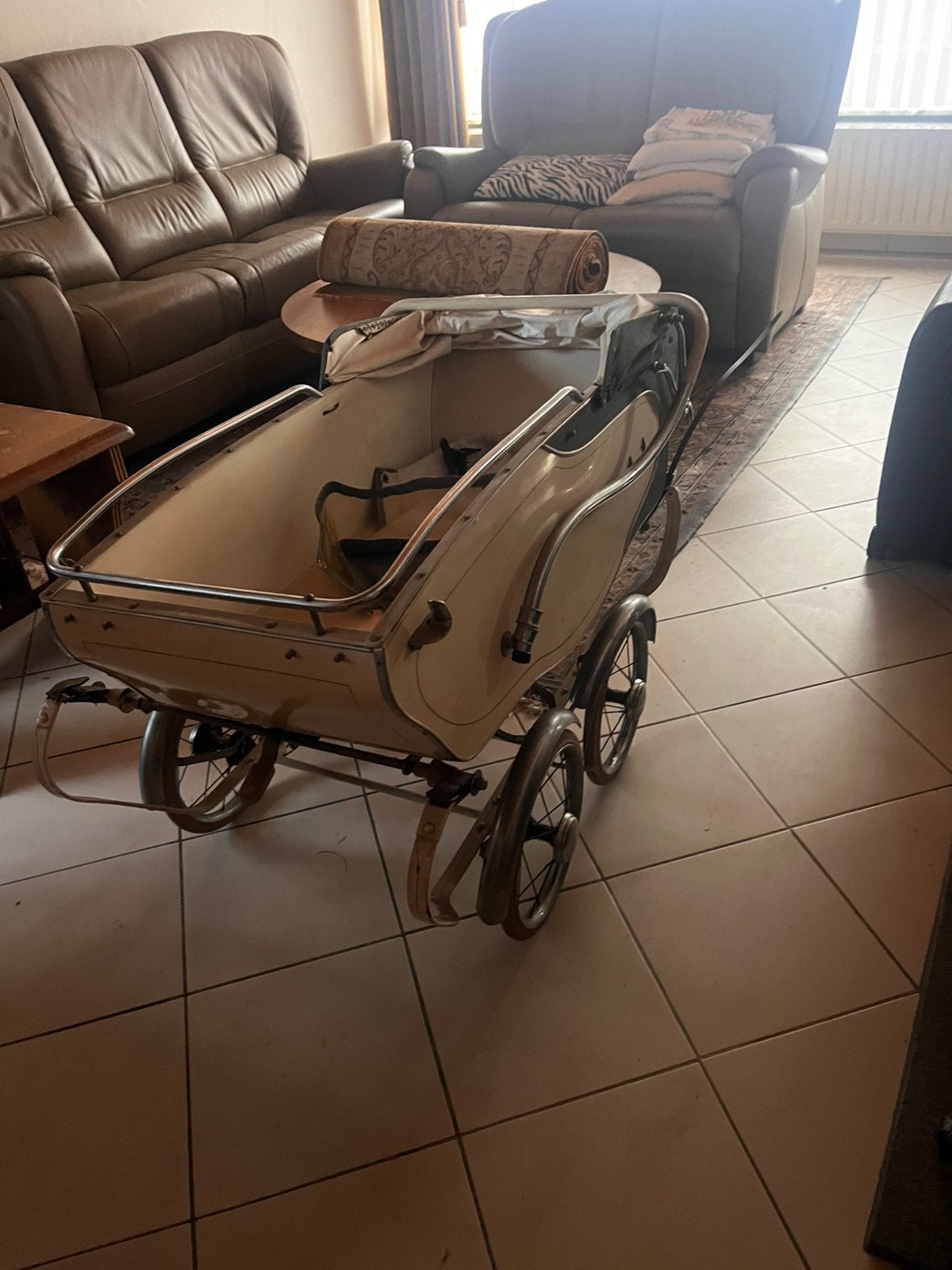 twee oude kinderwagens, Ophalen, Gebruikt