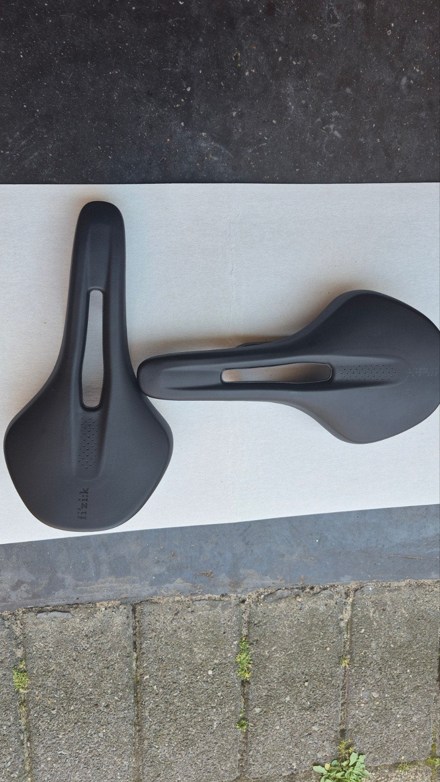 2 selles Fizik antares R1 140 mm, en parfait état, Enlèvement