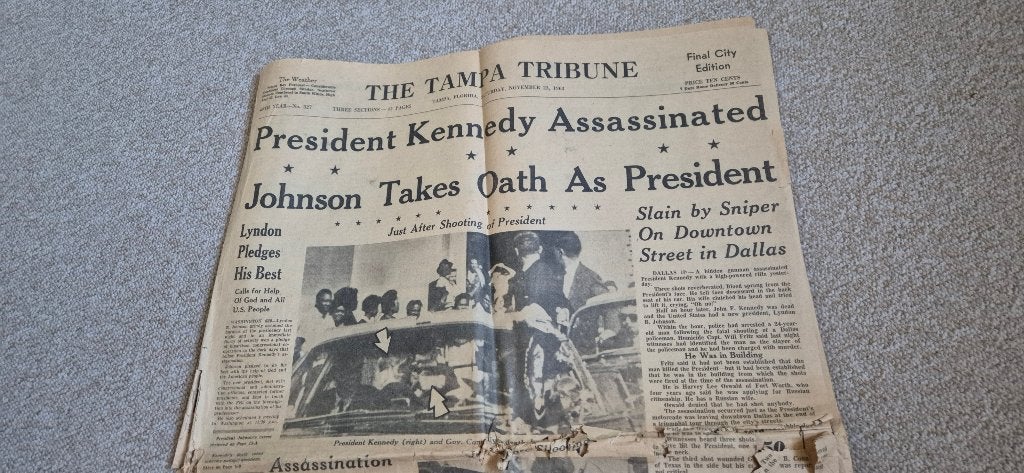 963 Newspaper J.F. Kennedy Assassinated, Verzamelen, Tijdschriften, Kranten en Knipsels, Ophalen of Verzenden, 1960 tot 1980, Krant