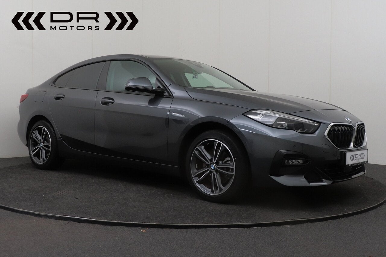 BMW 218 Gran Coupé GRAN COUPE - AUTOMAAT - SPORT - VERWARMD, Auto's, 4 deurs, Bedrijf, Sportstoelen, 3 cilinders