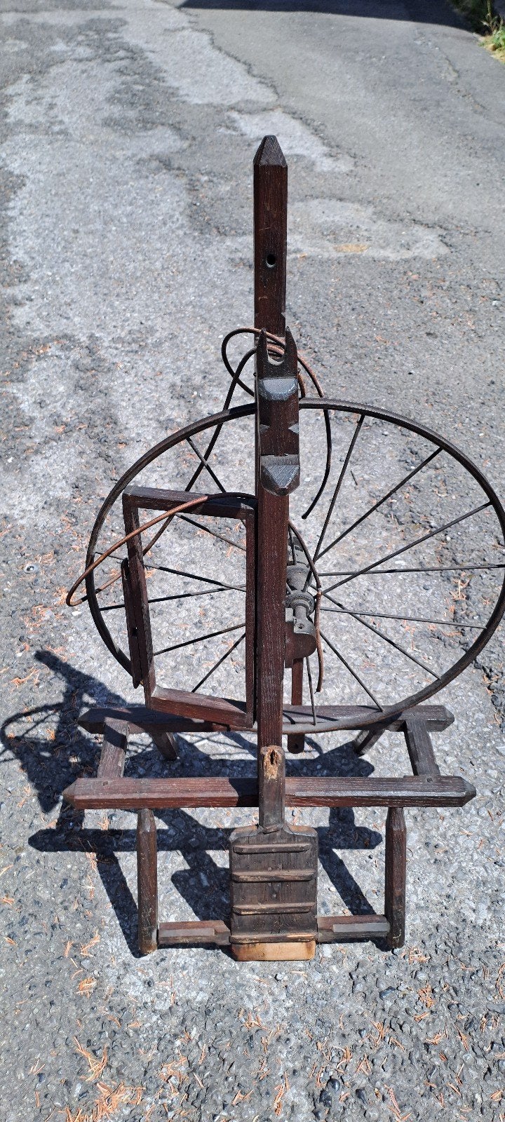 Rouet en bois ancienne pièce faire offre sérieuse ️↙️, Enlèvement, Utilisé