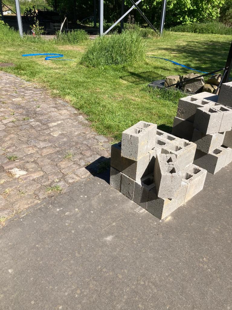 Lot holle betonblokken diverse maten en 2 afstandhouders, Doe-het-zelf en Bouw, Metselstenen, Ophalen, Zo goed als nieuw, Beton