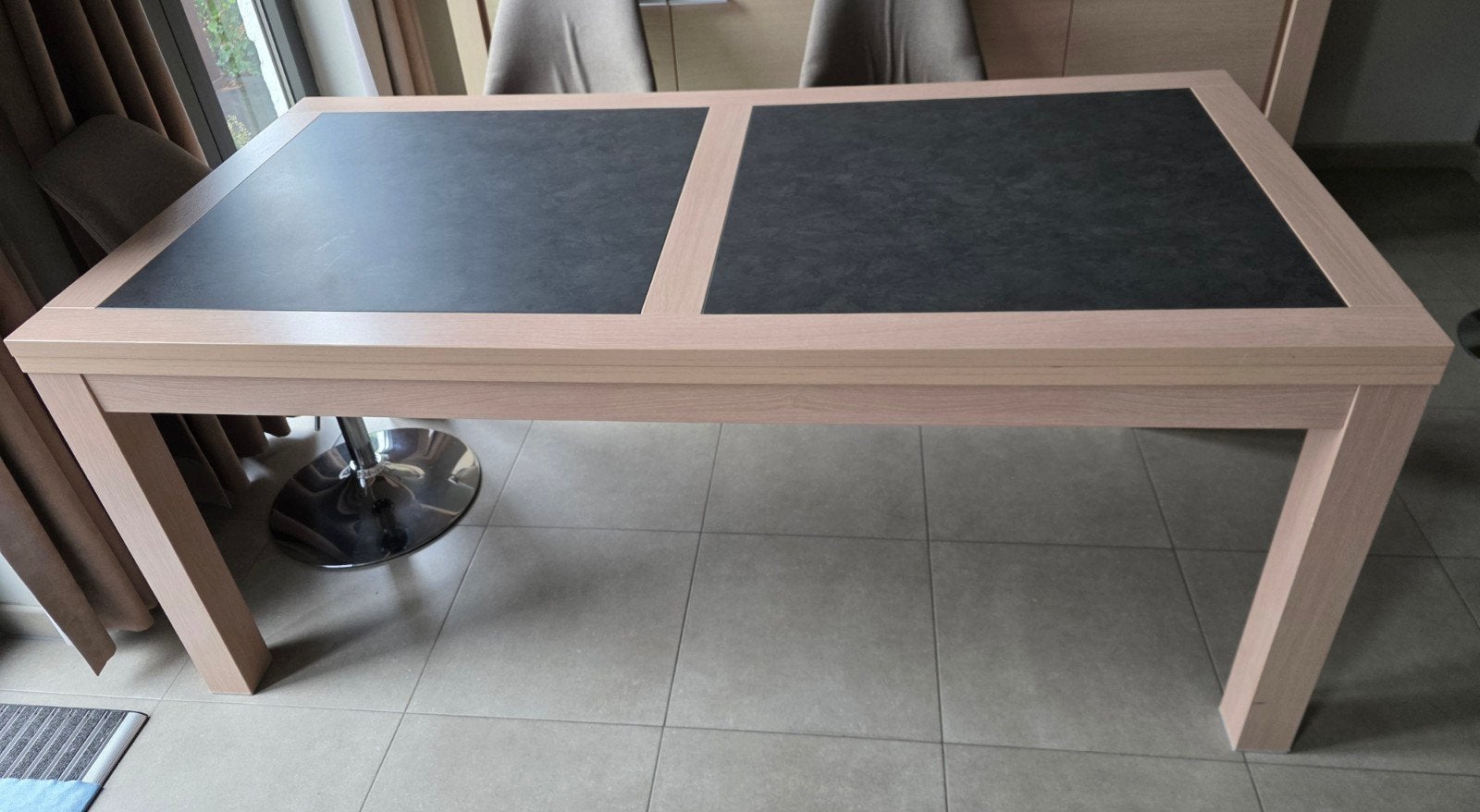 Tafel in hout en leisteen, Ophalen, Gebruikt, 6 tot 8 stoelen