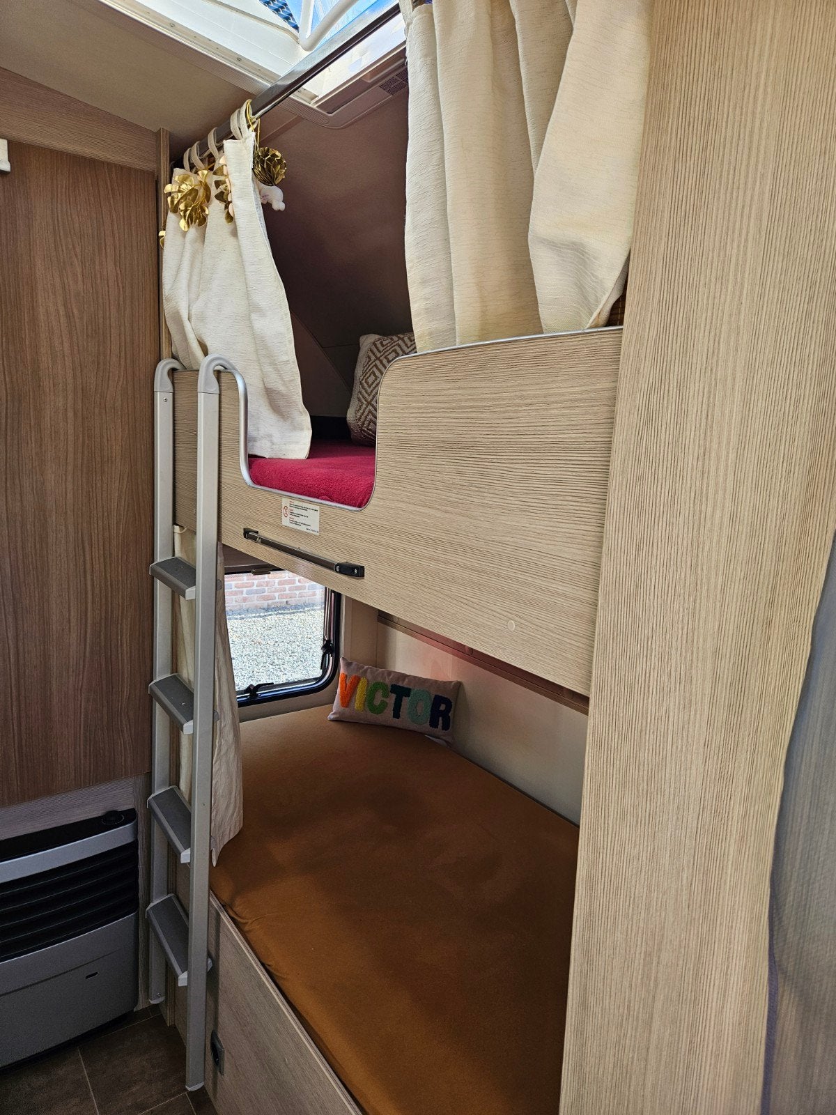 Caravane Bürstner Averso+ 440TK avec clim, moover, 6personn, 6 à 7 mètres, Jusqu'à 6, Particulier, Bürstner