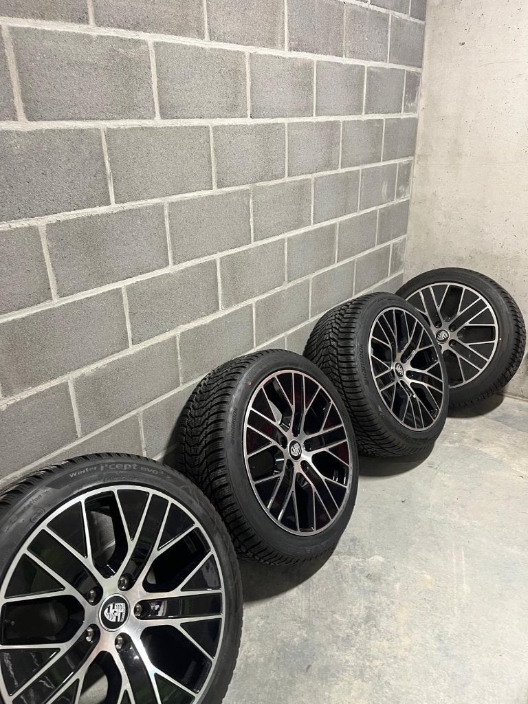 Roues d'hiver et pneus d'origine Porsche Taycan de 20 pouces, Neuf, Pneus hiver, 285 mm, Pneu(s)
