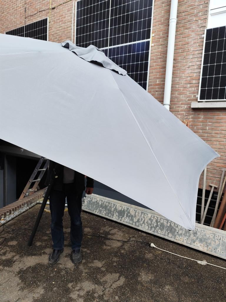 Grote parasol uit stof, Ophalen
