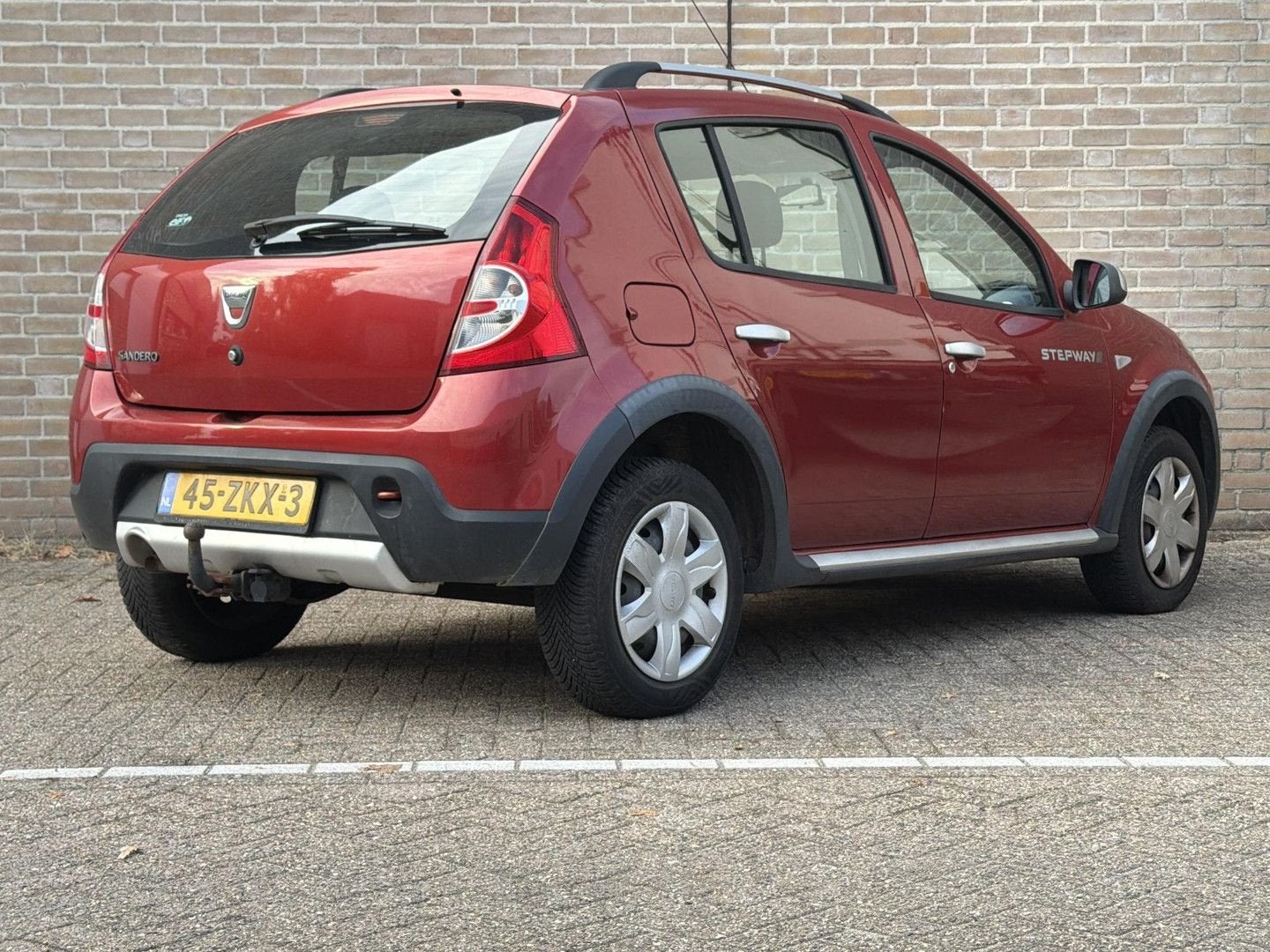 Dacia Sandero 1.6 Stepway LPG | Airco | Trekhaak |, Auto's, Zwart, Mistlampen, Bedrijf, Handgeschakeld