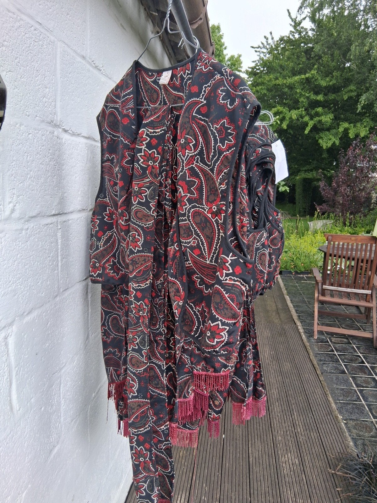 Robe de carnaval, gilet et écharpe, Enlèvement