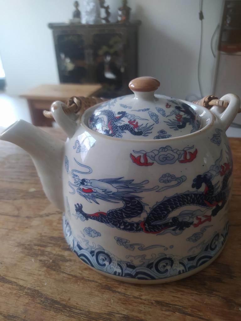 Theiere national chinoise ornee d'un dragon, Enlèvement ou Envoi