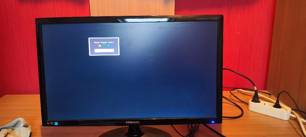 2 Stuks PC Monitor, Comme neuf, Neovo, Enlèvement, Inclinable