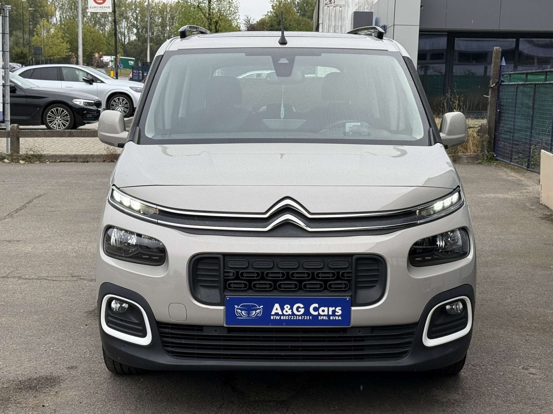 Citroen Berlingo Berlingo 1.2 PureTech XL Shine XTR S, Auto's, Dealer onderhouden, Stof, Gebruikt, Euro 6
