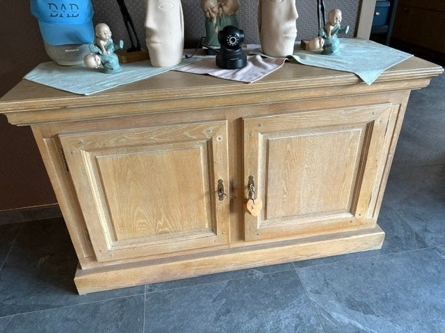 Buffetkast in massieve Eik, Huis en Inrichting, Ophalen, Eikenhout, Minder dan 100 cm, Gebruikt