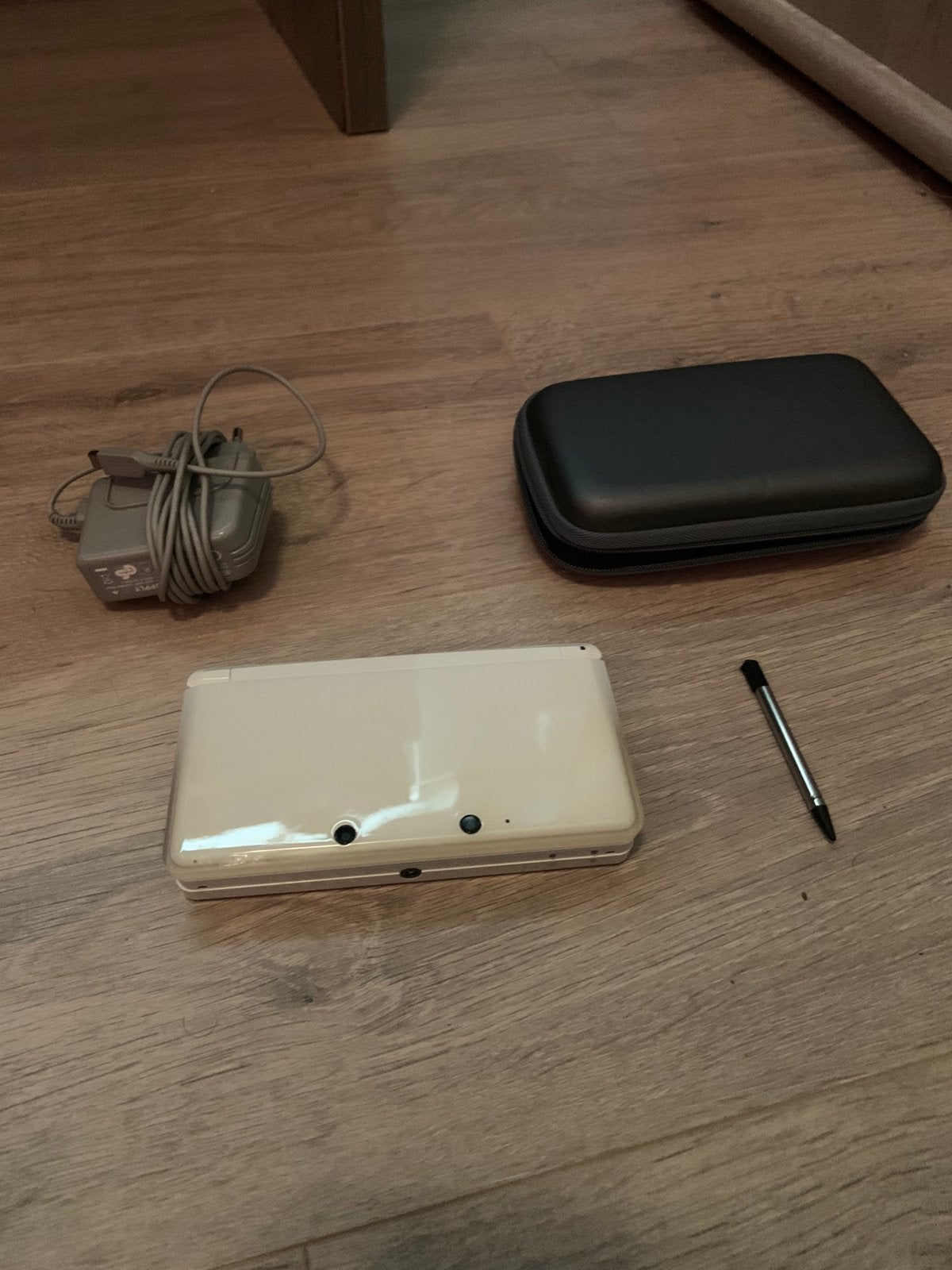 Nintendo 3ds white met stylus, Games en Spelcomputers, Spelcomputers | Nintendo 2DS en 3DS, Ophalen, Zo goed als nieuw, Wit, 3DS