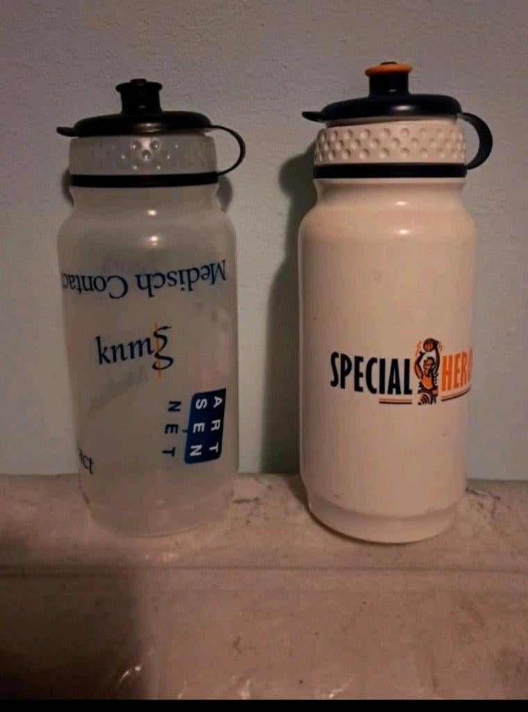 Twee vintage drinkflessen, Sport en Fitness, Drinkbussen, Ophalen, Gebruikt