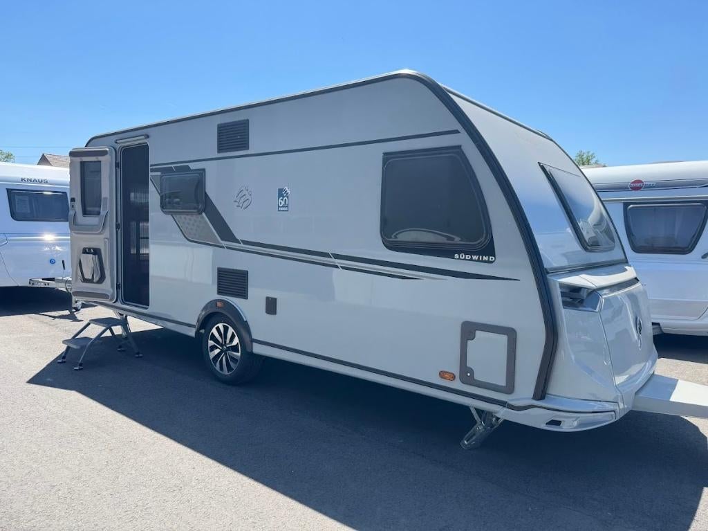 Knaus Sudwind 540 FDK mover,luifel, Schokbreker, 7 tot 8 meter, Bedrijf, Treinzit