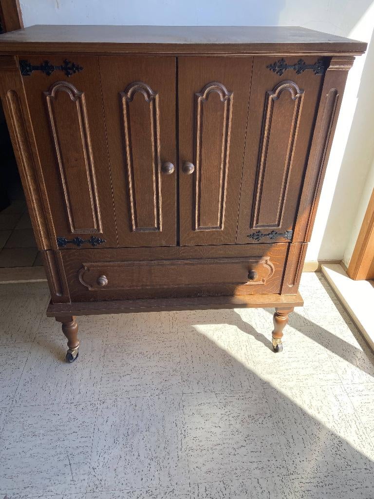 Charmante kast met veel opbergruimte, Ophalen, 100 tot 150 cm, 25 tot 50 cm, Gebruikt