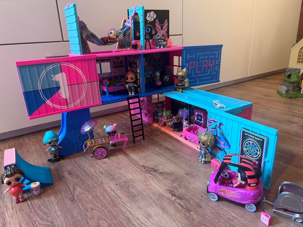 L.O.L Dollhouse in nieuwstaat, Kinderen en Baby's, Ophalen, Zo goed als nieuw