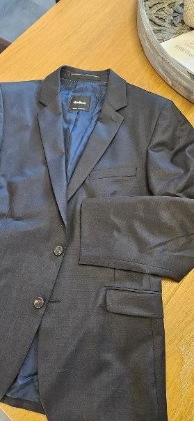 Donkerblauw/zwart kostuum | ideaal als eerste kostuum , XS/S, Vêtements | Hommes, Enlèvement, Comme neuf, Taille 46 (S) ou plus petite