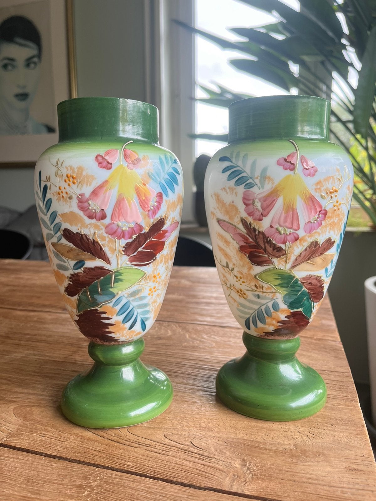 2 handbeschilderde opaline glazen vazen Victoriaanse periode, Ophalen