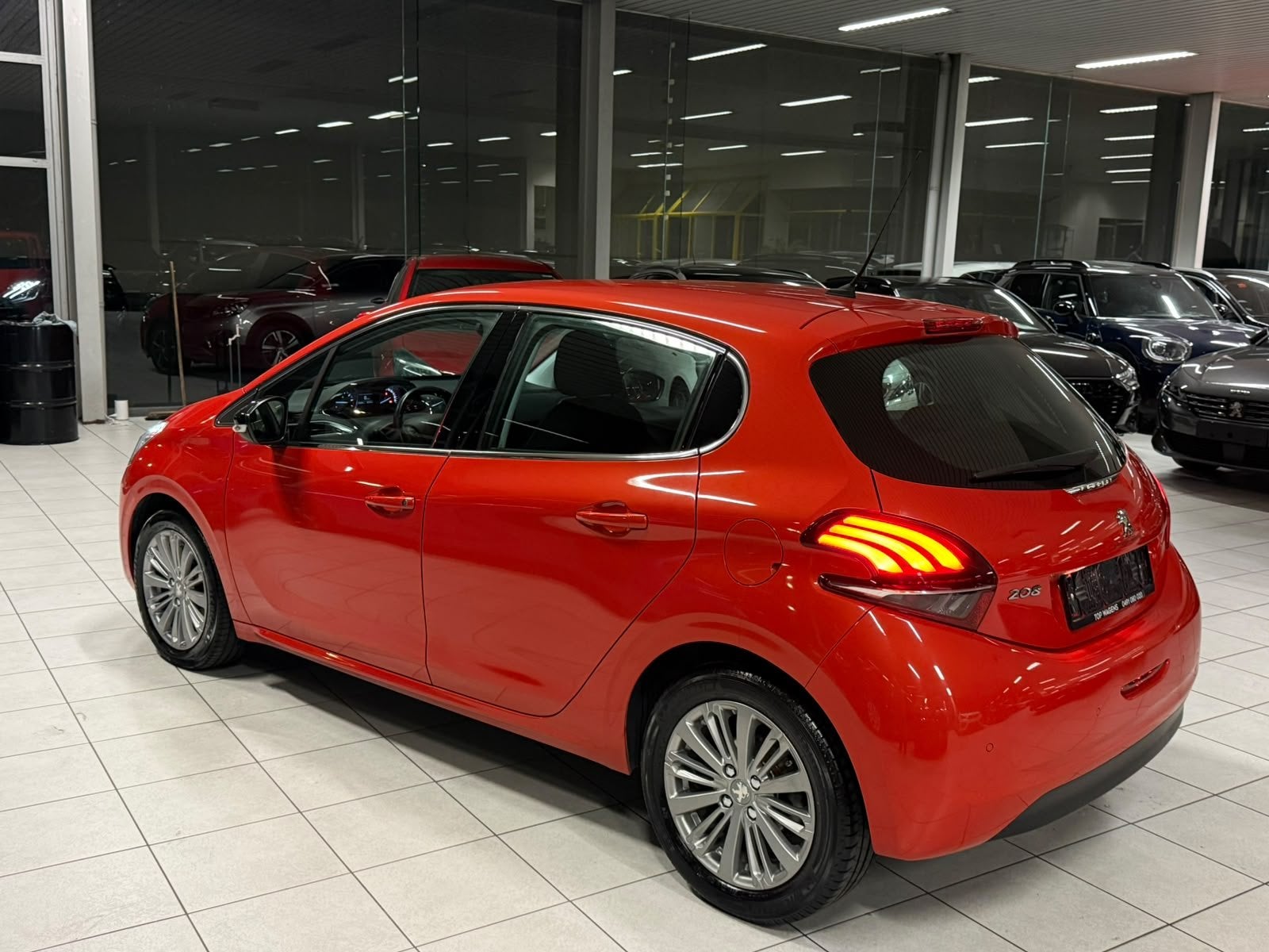 Peugeot 208 1.2i Essence 81kW Euro 6b, Autos, Achat, Euro 6, Entreprise, Autres couleurs