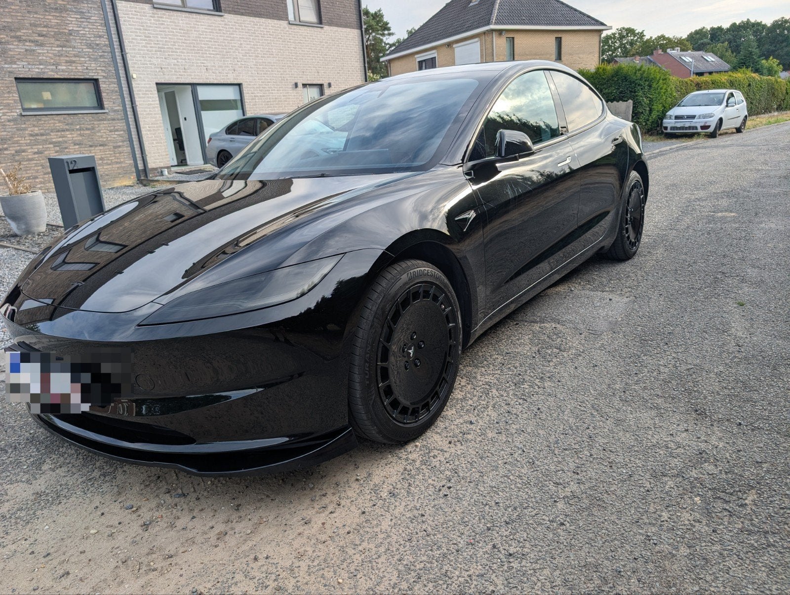 Tesla standart model, Autos, Cuir, Achat, Phares directionnels, 5 portes
