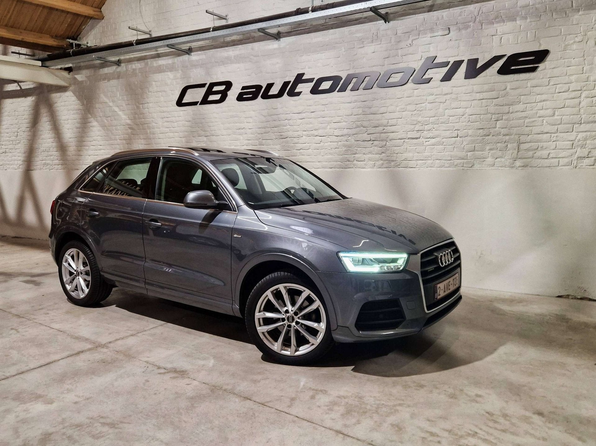 Audi Q3 Q3 2.0 TDi Quattro S-line, Argent ou Gris, Entreprise, 1968 cm³, Entretenue par le concessionnaire