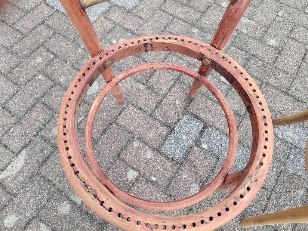 Weense stoelen Fischel 1900 (geraamtes), Ophalen