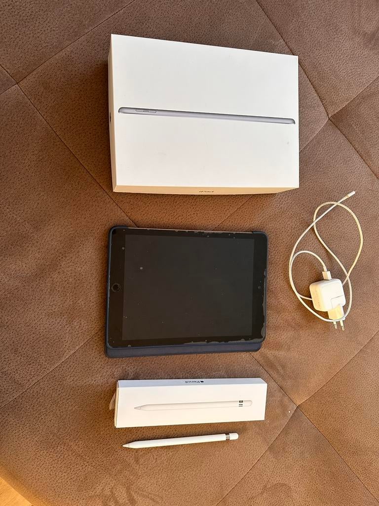 Ipad 6 Generation 32GB met Appel Pencil, Computers en Software, Apple iPads, Ophalen, Zo goed als nieuw