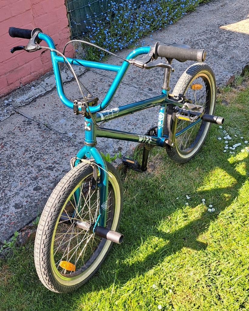 Vélo style BMX. État impeccable. Prêt à rouler., Vélos & Vélomoteurs, Frein sur jante, Repose-pieds, Enlèvement, Rockrider