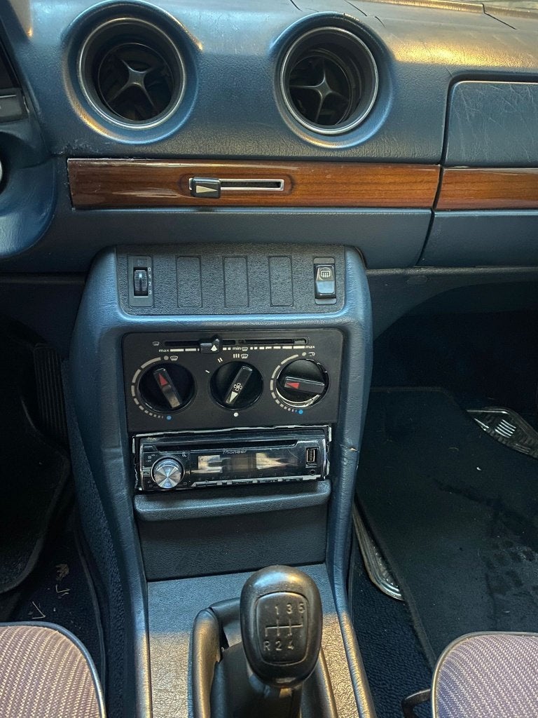 Mercedes 200D soldimers, foto 9