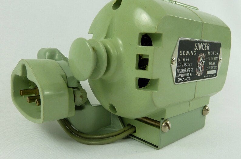 Gezocht: naaimachine motor voor Singer 306, Hobby en Vrije tijd, Naaimachines en Toebehoren, Ophalen, Zo goed als nieuw, Accessoires