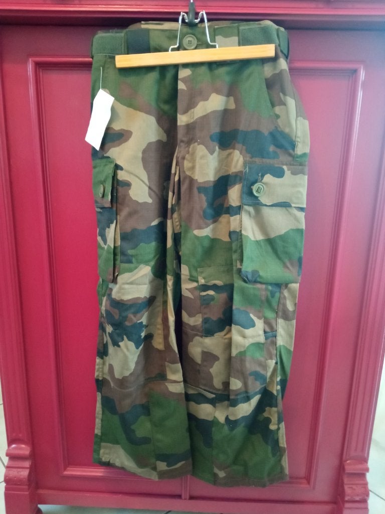 Militaria Armée Française Pantalon Treillis T4 M Neuf, Collections, Envoi, Armée de terre, Vêtements ou Chaussures