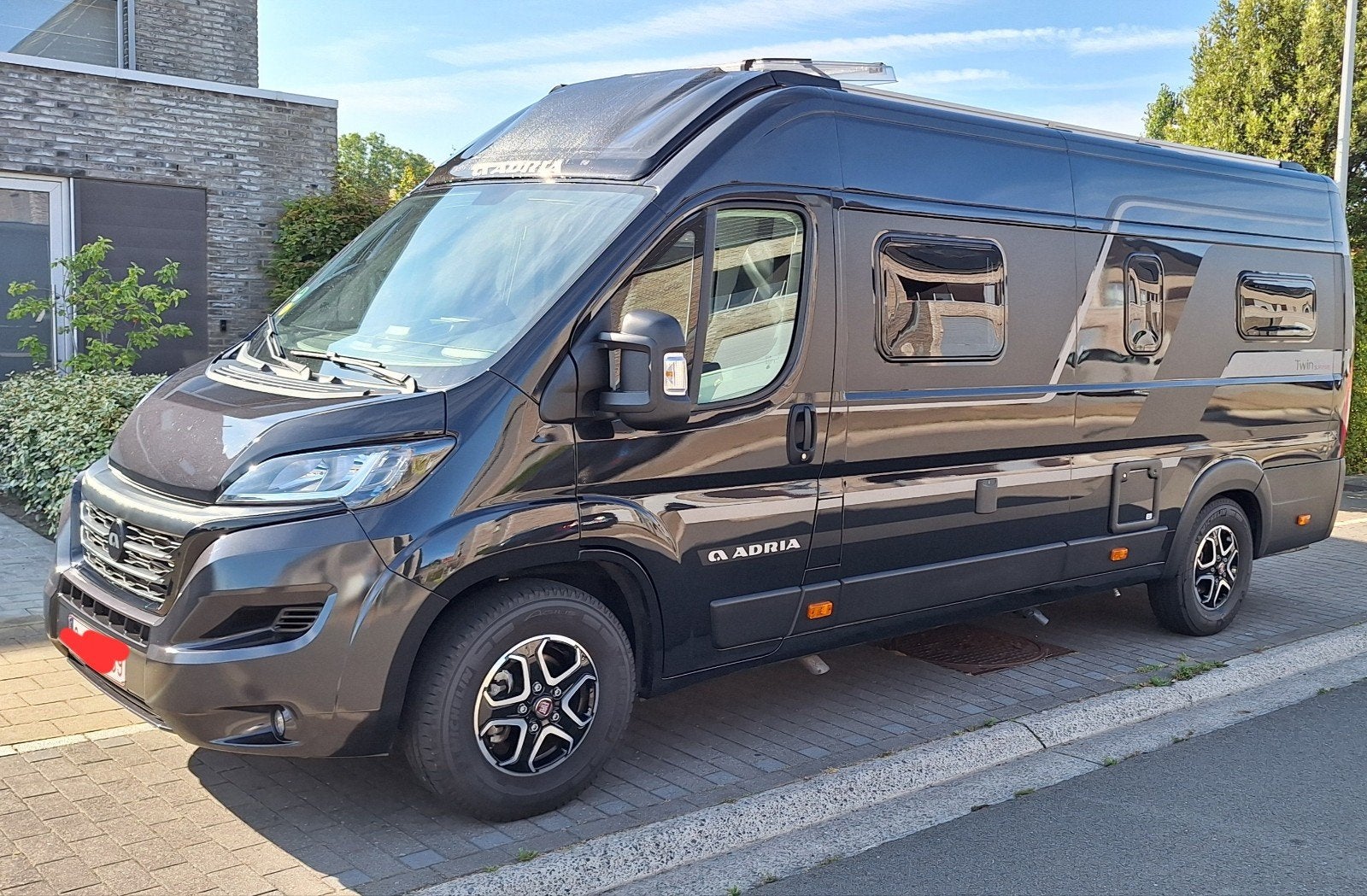ADRIA TWIN EXPLORER LUXE SGX 140 PK AT9V 3,5 T