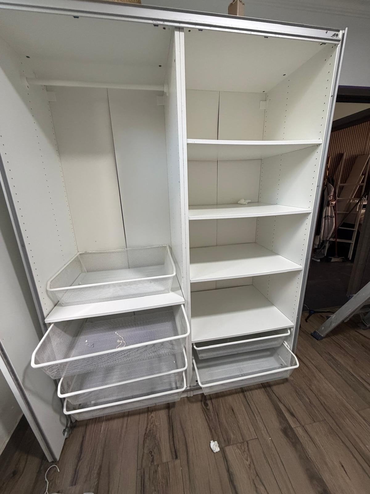 armoire à vêtements Free, Maison & Meubles, Armoires | Vitrines, Enlèvement